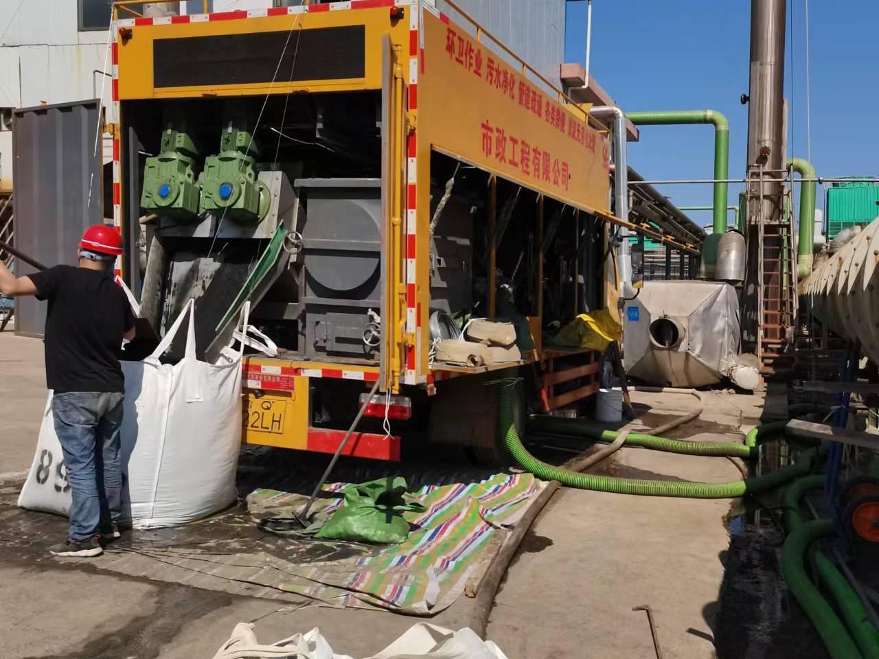 赤坎淤泥压干处理