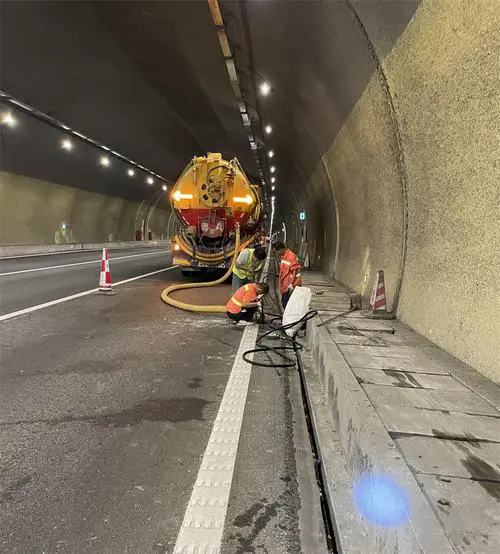 赤坎隧道排水渠清淤